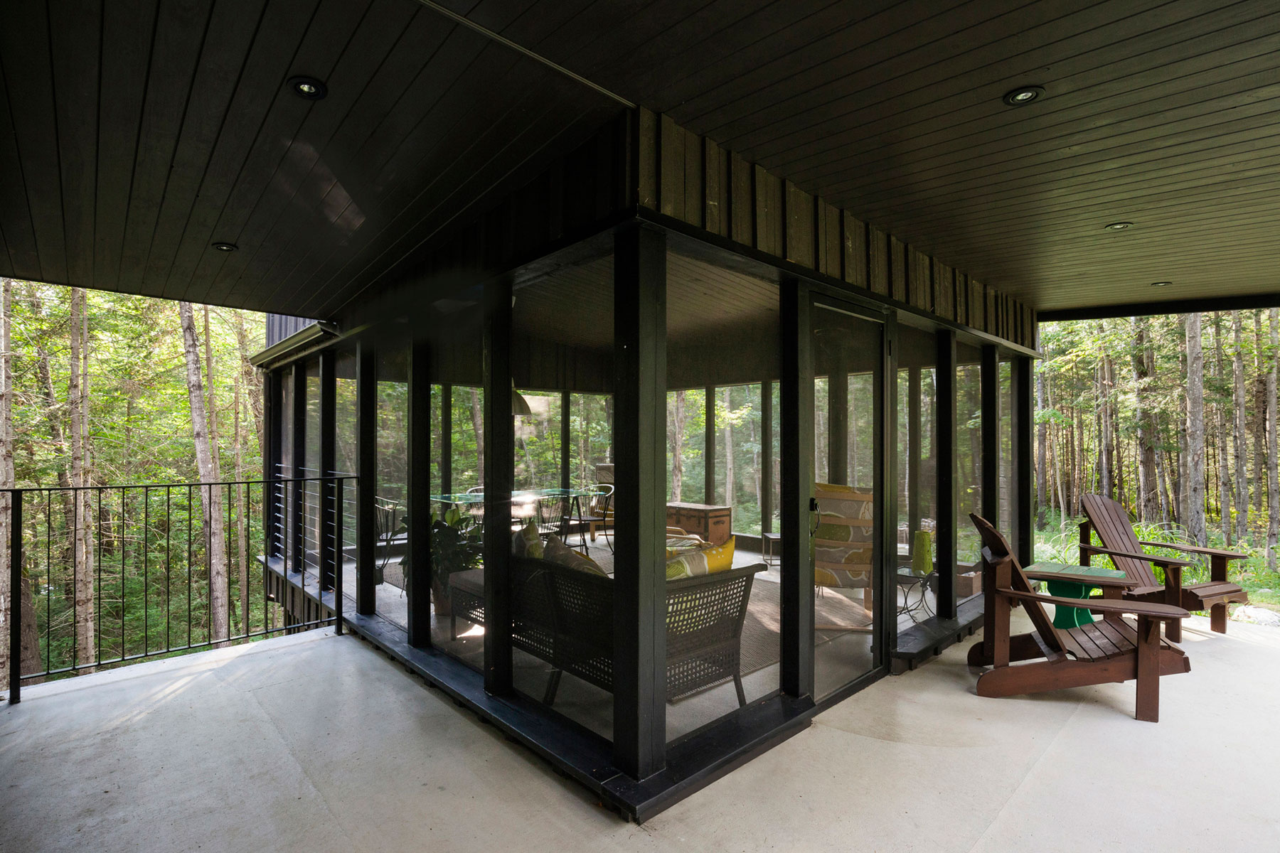 Lombok Architekten - Licht gefülltes Contemporary Haus im Wald Bild 3