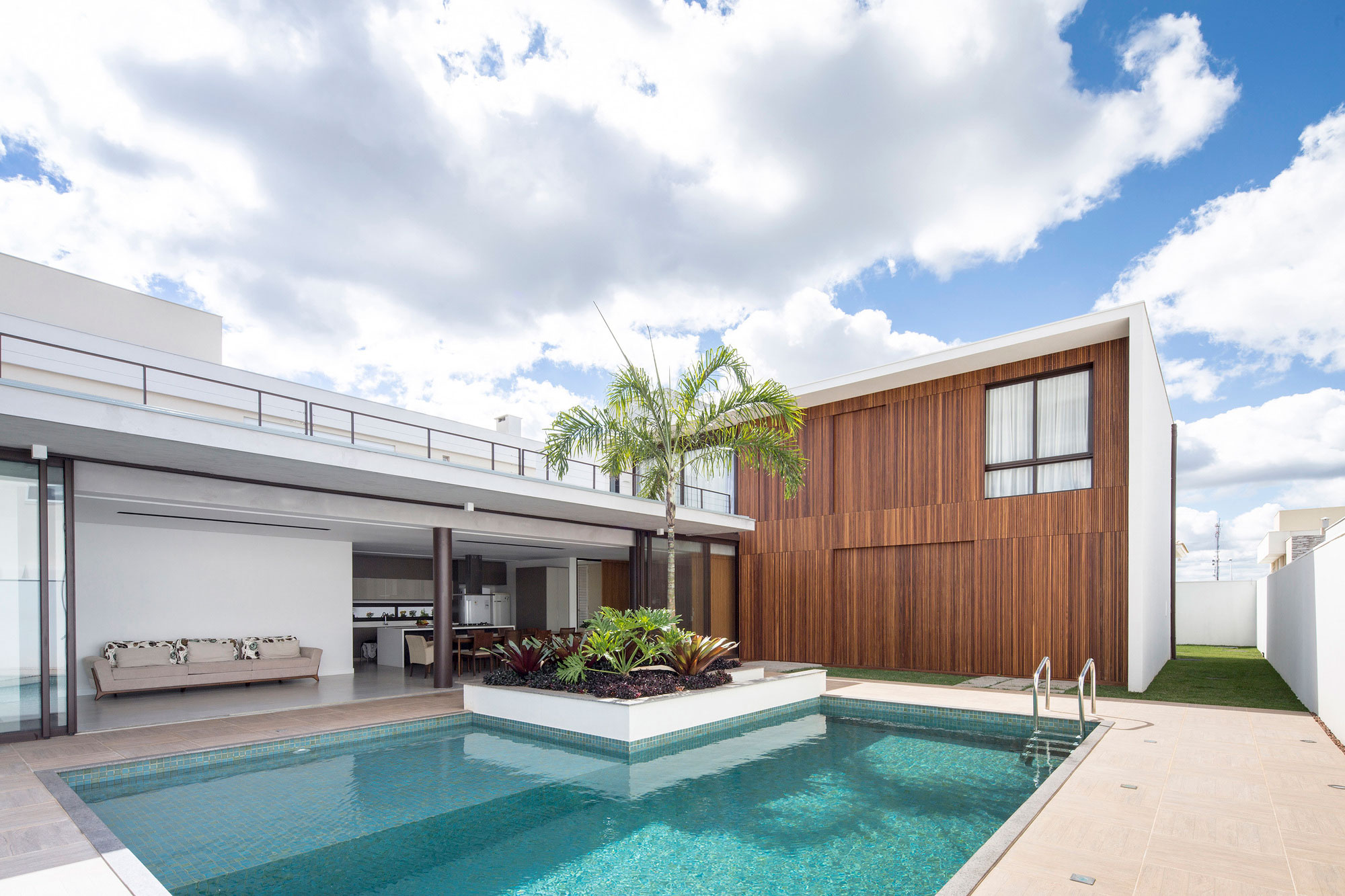 Lombok Architekt - Contemporary Haus mit Swimmingpool Bild 1